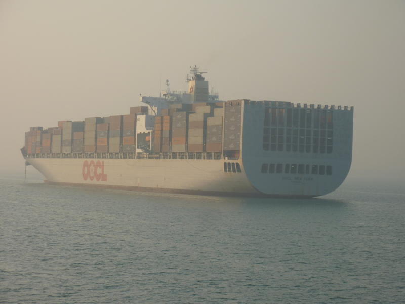 Suez Canal 4 Jan 2011