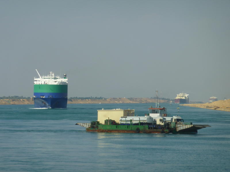 Suez Canal 4 Jan 2011